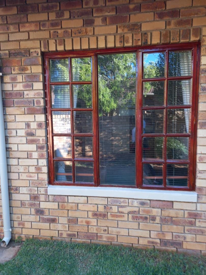 2 Bedroom Property for Sale in Langenhovenpark Free State